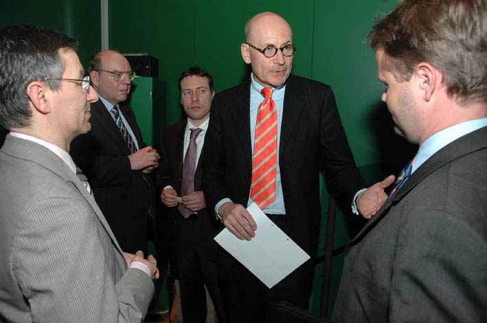 Anregende Diskussion nach der Veranstaltung (von links): Klaus Neubert, Udo H. Lamberti und Jens Wilhelm. Foto: JaMedia
